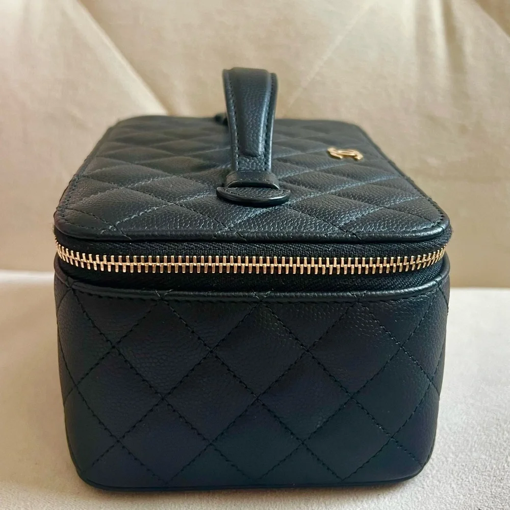 Chanel Caviar Vanity Jewelry case - Picture 5 of 11